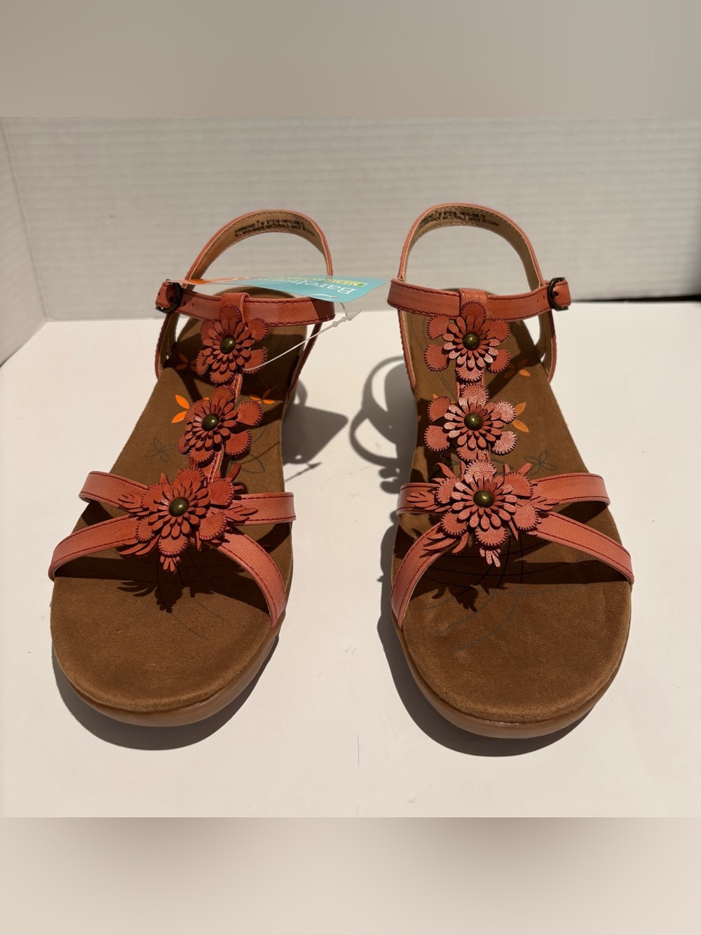 Baretraps Hammond Wedge Sandals Coral T-Strap Floral Shoes Women’s 7 New w/ Tags